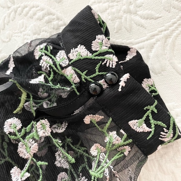 NWOT Lulus Radiant Love Black Floral Embroidered Short Sleeve Skater Dress Small - Picture 5 of 7